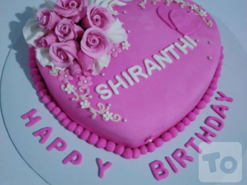 Vanilla Cake with Fondant Icing